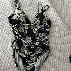 Plus size 20 gray/white bathing suit